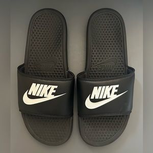 ❌SOLD❌ Men’s Nike Slides Size 11